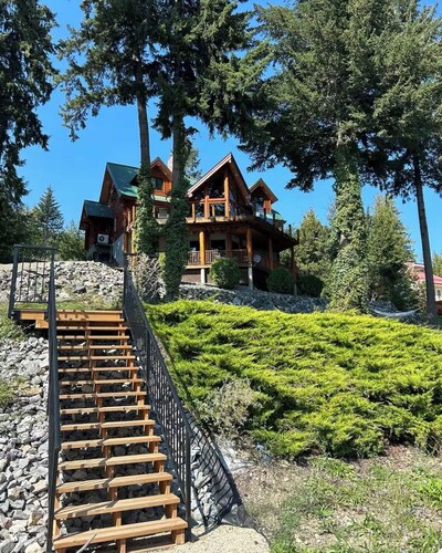 Mara Lakefront Getaway — A Year-Round Mountain Retreat