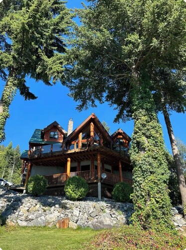 Mara Lakefront Getaway — A Year-Round Mountain Retreat
