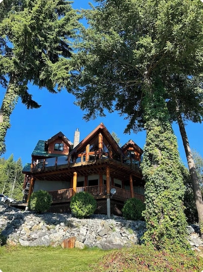 Mara Lakefront Getaway — A Year-Round Mountain Retreat