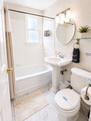 Towels, soap, shampoo, toilet paper - Modern 2BR Home with Private Patio - Walk to Potomac Yard (Alexandria)