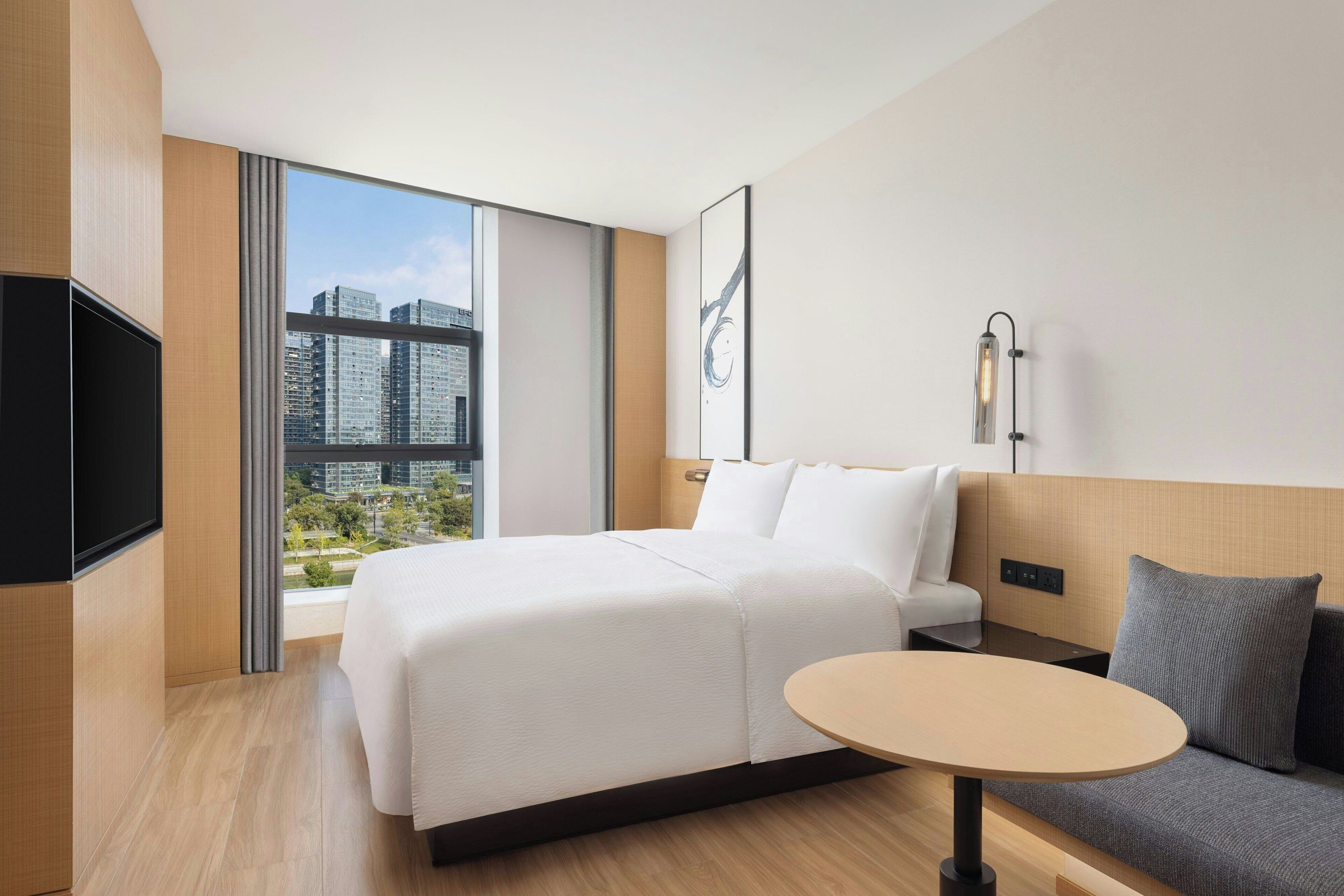 Superior Room, 1 King Bed, City View