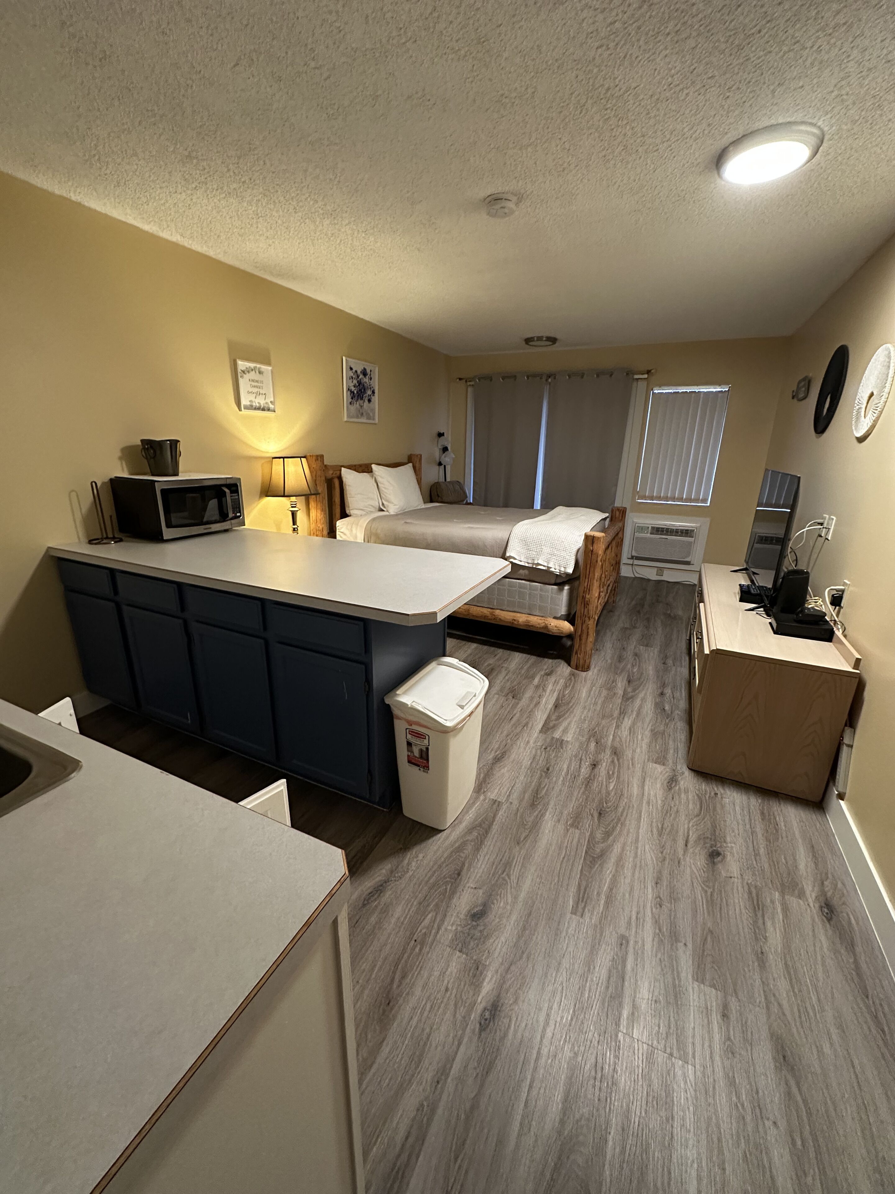 1 chambre, fer et planche à repasser, draps fournis