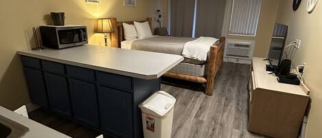 1 chambre, fer et planche Ă repasser, draps fournis