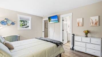 Desk, WiFi, bed sheets