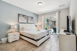 6 bedrooms, iron/ironing board, WiFi, bed sheets - 6BR Pool Hottub Game Theatre Room Free WaterPark (Davenport)