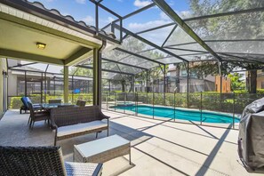 Outdoor dining - 6BR Pool Hottub Game Theatre Room Free WaterPark (Davenport)