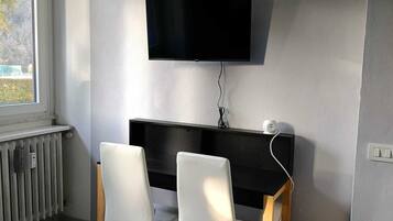 Camera doppia, balcone, vista giardino | Wi-Fi gratuito