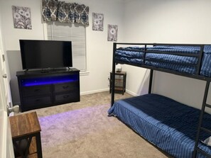 3 عدّة غرف نوم وواي فاي وملاءات أسرّة