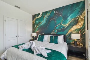 6 bedrooms, iron/ironing board, WiFi, bed sheets - Jacuzzi/Htd Pool/Game room/Themed bdrms/Pet frndly (Davenport)
