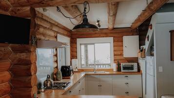 Kühlschrank, Mikrowelle, Herdplatte, Toaster