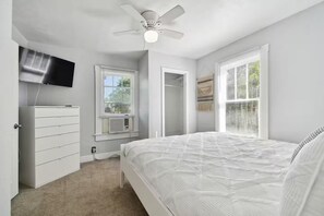 2 bedrooms, WiFi, bed sheets - Walk to bars, coffee, eateries-King bed-workspace (Orlando)