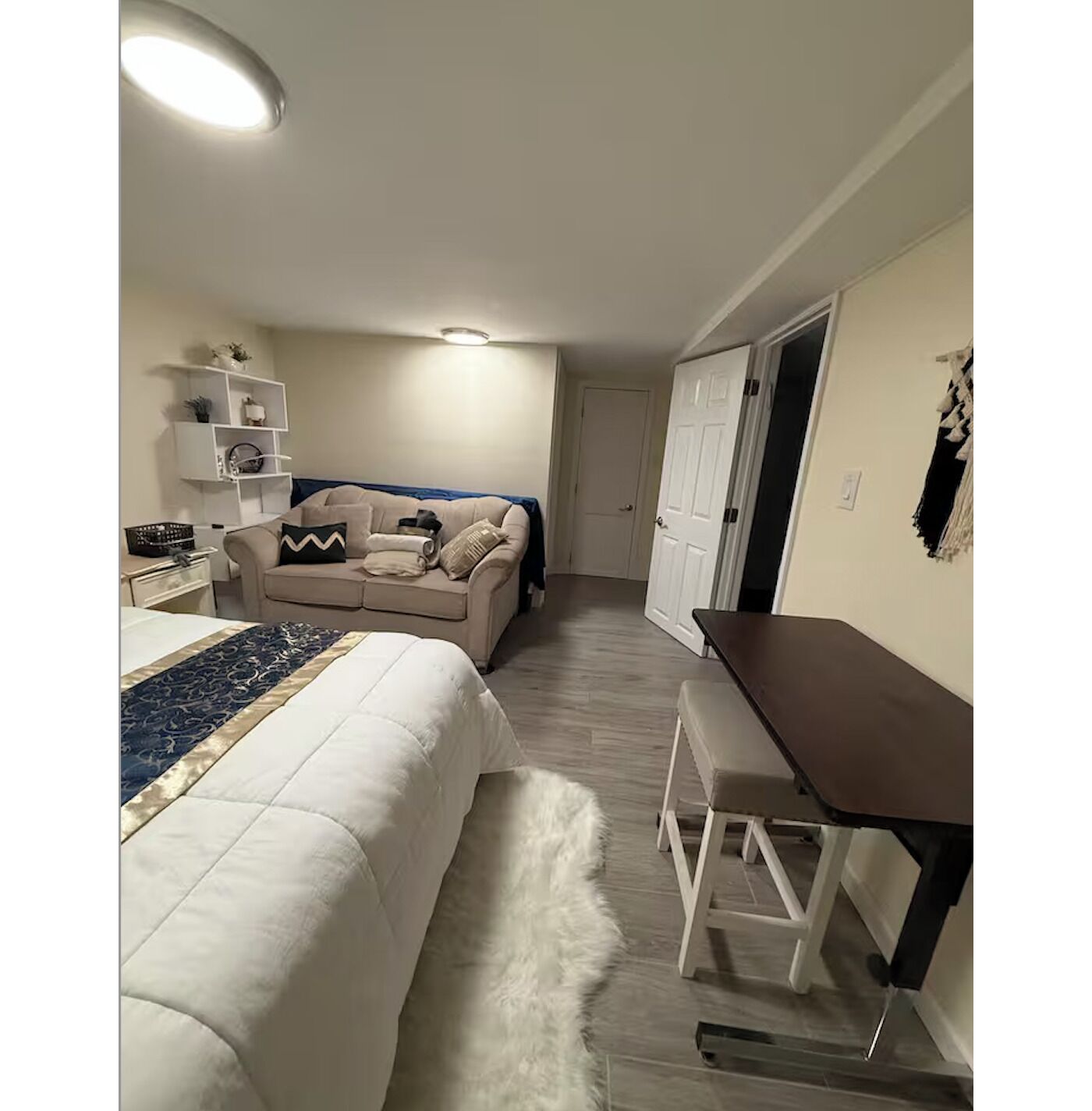 1 bedroom, desk, free WiFi, bed sheets