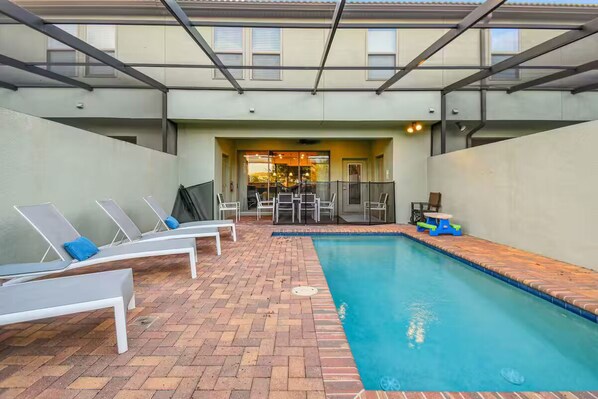 A swimming pool area with lounge chairs and a covered seating area. - 5 bdrm Pet friendly, private pool, comm. waterpark (Davenport)