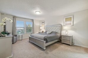 5 bedrooms, WiFi, bed sheets - 5 bdrm Pet friendly, private pool, comm. waterpark (Davenport)