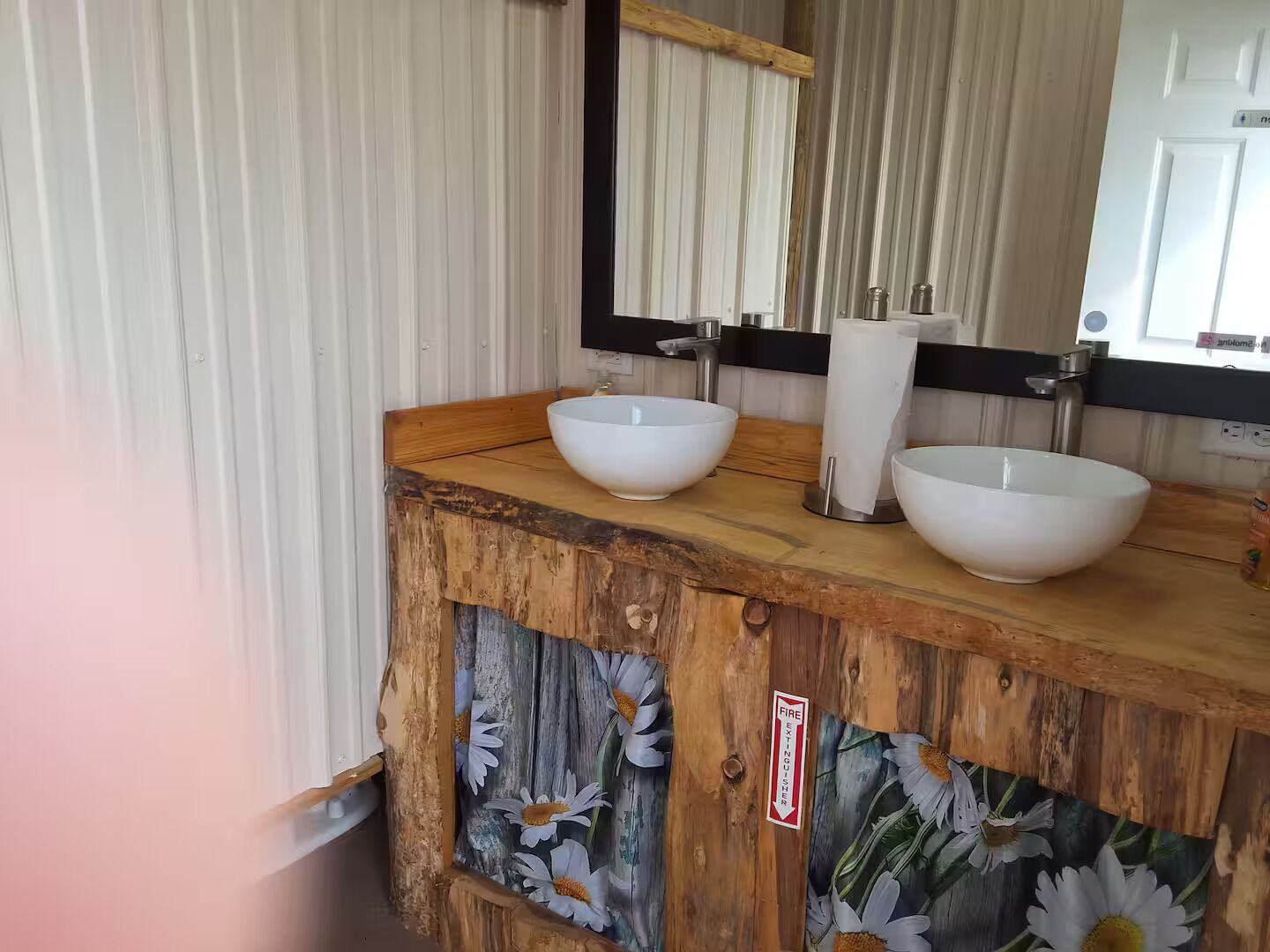 シャワー、石鹸、トイレットペーパー