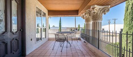 تناول الطعام بالخارج