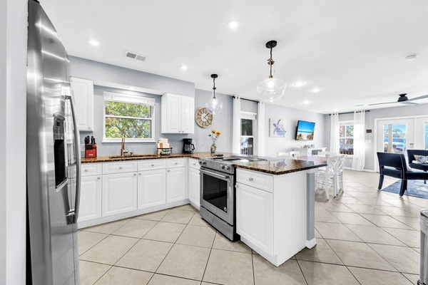 Frigorifero, microonde, forno, piano cottura