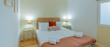 2 bedrooms, iron/ironing board, Internet, bed sheets