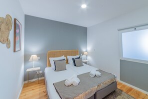 2 bedrooms, iron/ironing board, Internet, bed sheets - VIVA República Serviced Apartment 2T (Porto)