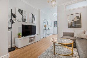 Smart TV - Moder Apartment in West London (London)
