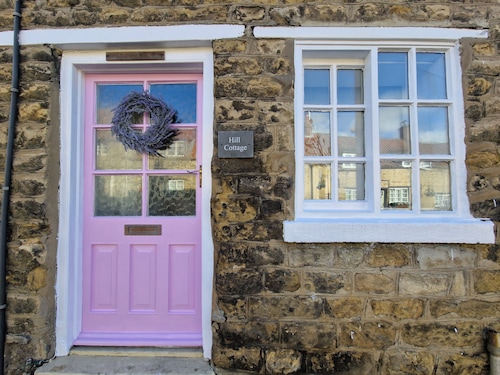 Entire Grade 2 listed cottage in Thornton-Le-Dale