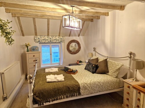 Entire Grade 2 listed cottage in Thornton-Le-Dale