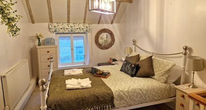 Entire Grade 2 listed cottage in Thornton-Le-Dale