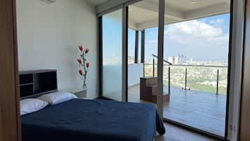 2 habitaciones, escritorio, tabla de planchar con plancha y wifi