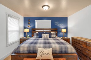 Silitysrauta/-lauta, Wi-Fi, vuodevaatteet