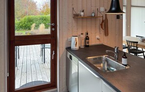 Jääkaappi, astianpesukone, kahvin-/teenkeitin