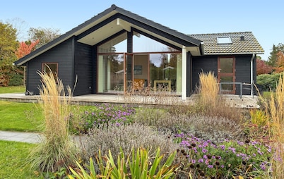 Beautiful home in Gilleleje with WiFi