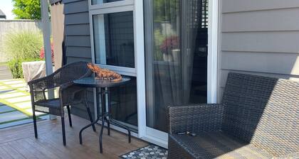 A quiet tranquil studio to rest or enjoy the local surroundings.