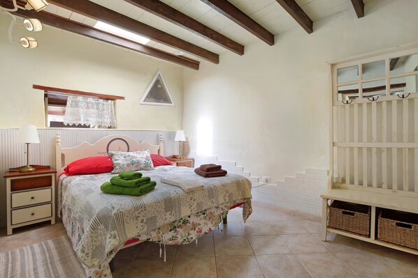 Ferros/tábuas de passar roupa, acesso à internet, roupa de cama