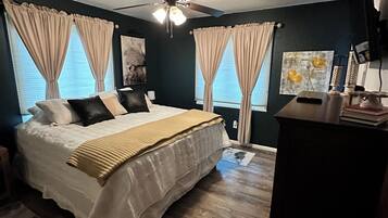 4 habitaciones, tabla de planchar con plancha, wifi y ropa de cama