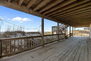 Terrace/patio - 5854 - Erkkila. Relax at Erkkila, your perfect Outer Banks getaway near the beach. (Nags Head)