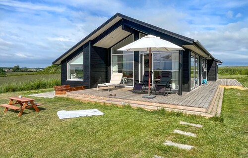 Awesome home in Store Fuglede with WiFi