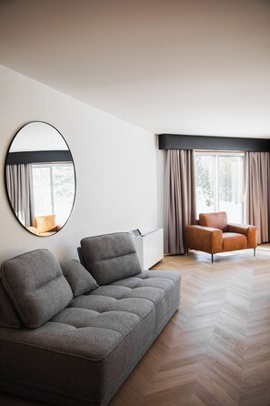 Neljän hengen superior-huone | Oleskelualue | Pöytäjalkapallopöytä, pöytätennispöytä