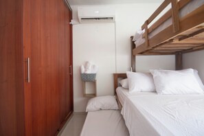 3 chambres, fer et planche à repasser, accès Internet, draps fournis