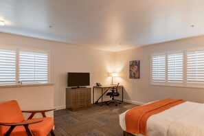 办公桌、熨斗/熨衣板、免费 WiFi、床单