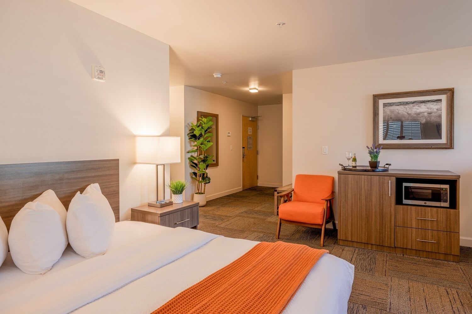 Skrivebord, strykejern/-brett, wi-fi (inkludert) og sengetøy