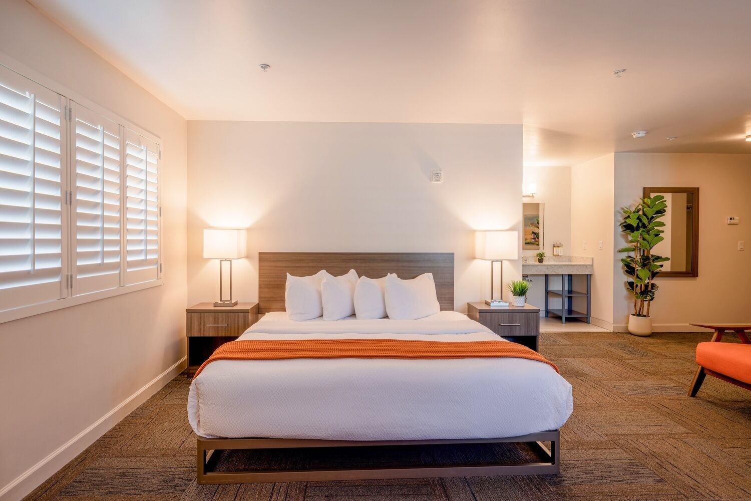 Bureau, fer et planche à repasser, Wi-Fi gratuit, draps fournis