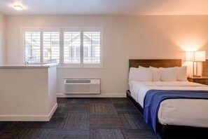 مكتب ومكواة/لوح كي وواي فاي مجانًا وملاءات أسرّة