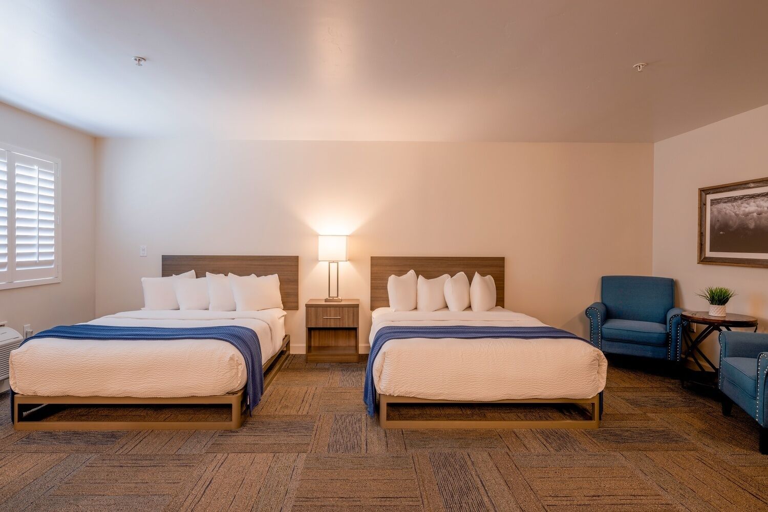 Skrivebord, strykejern/-brett, wi-fi (inkludert) og sengetøy