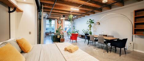 Bügeleisen/Bügelbrett, Internetzugang, Bettwäsche