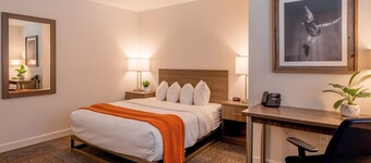 Your Coastal Hideaway: Queen Room