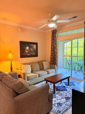 Living area - Home away from home near Disney (Davenport)