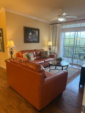 Living area - Charming 2 bed/2 bath condo. Sleeps 6. Near Disney (Davenport)