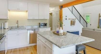 Stunning Sterling Sanctuary: Unwind on the Water!