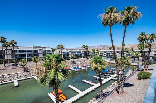 Riverside Resort Condo by Casinos w/Private Marina