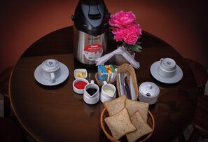 Free daily continental breakfast - Hostal Keros Inn (Cusco)